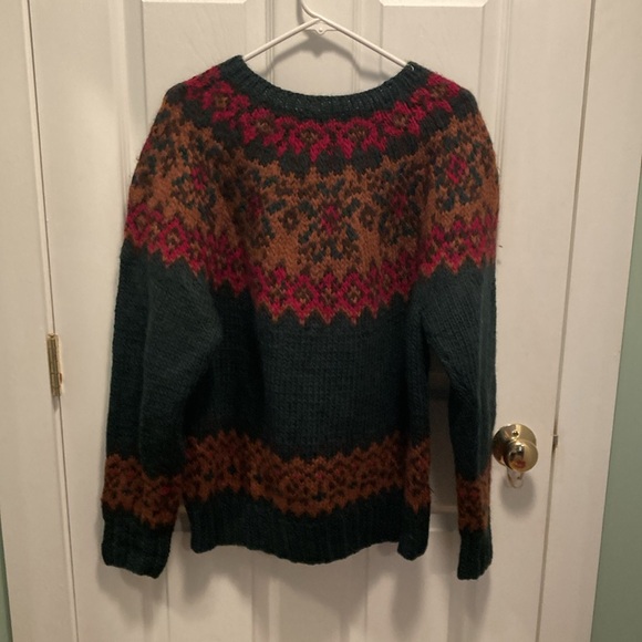 “Authentic Gap Clothing” 100% Wool Sweater - Picture 2 of 4